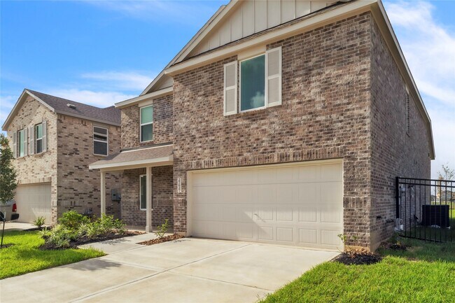 Building Photo - 27627 Village Cir Dr