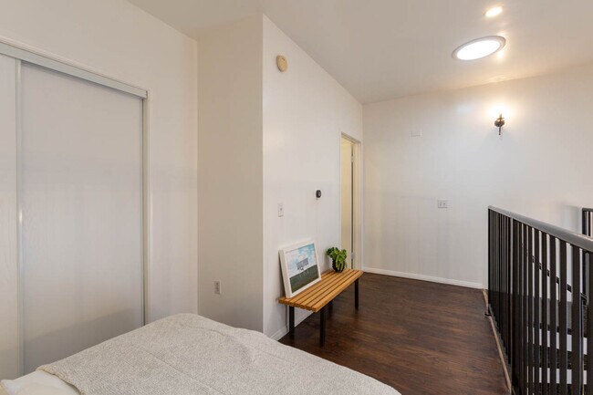 Building Photo - 900 N Hoover St