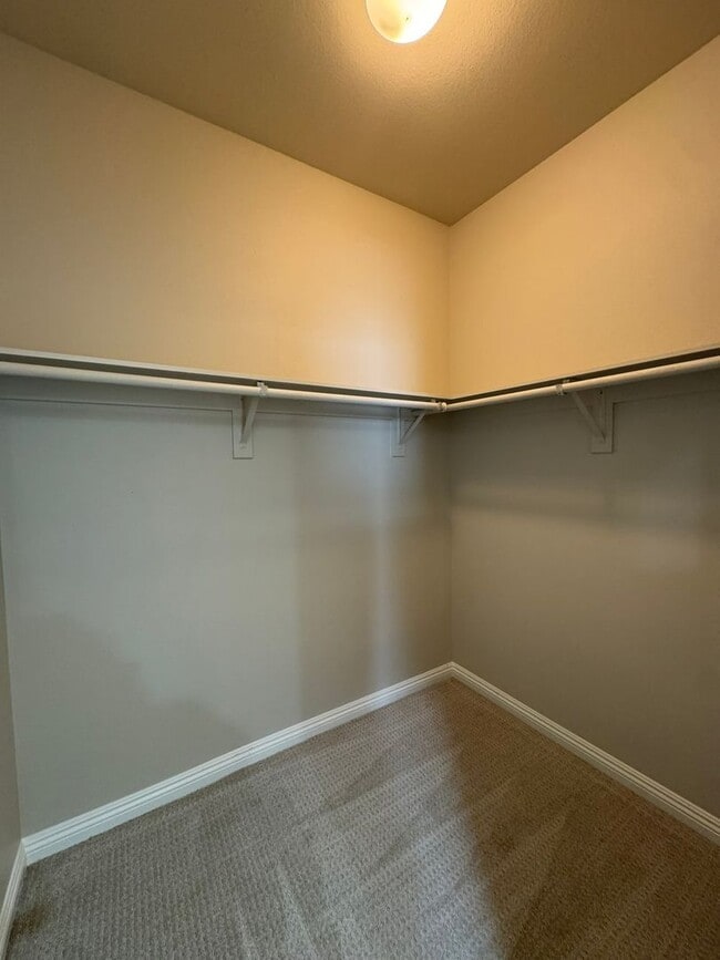 Building Photo - Gorgeous 3 Bed Single Story Home in Henderson - MOVE IN SPECIAL!!! 1/2 OFF 1ST MONTHS RENT OAC IF...