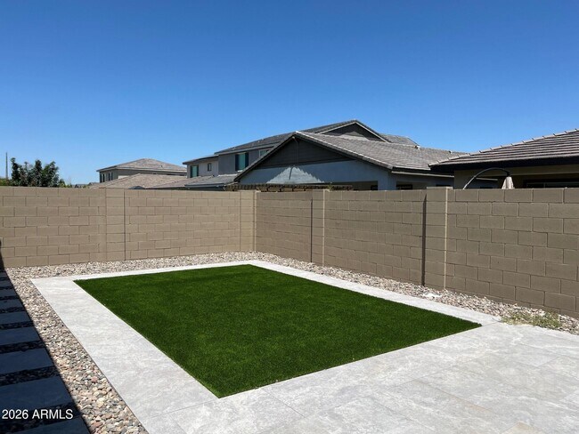 Building Photo - 22638 E Saddle Way