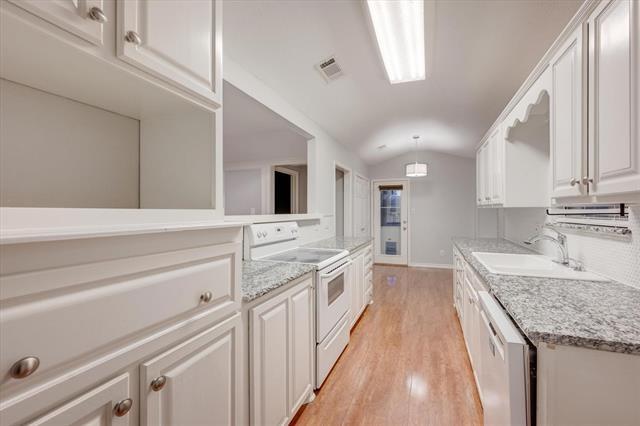 Building Photo - 1504 Ashwood Ln