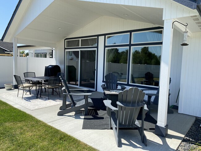 Building Photo - 2220 N Corbin Ct