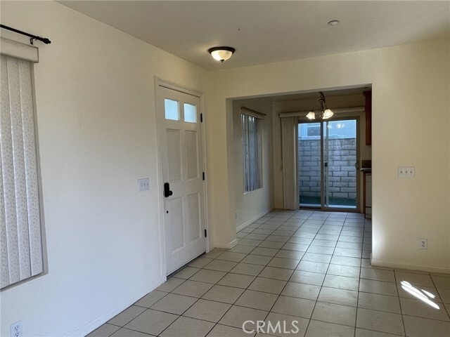Building Photo - 614 Royal Oaks Dr