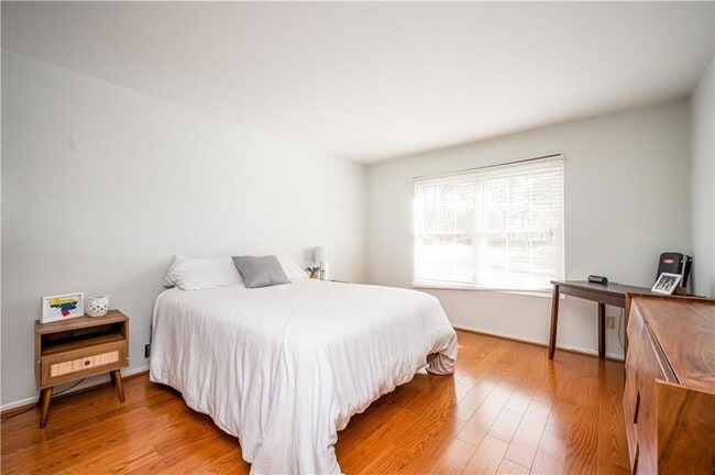 Building Photo - 23 Middleton Ct