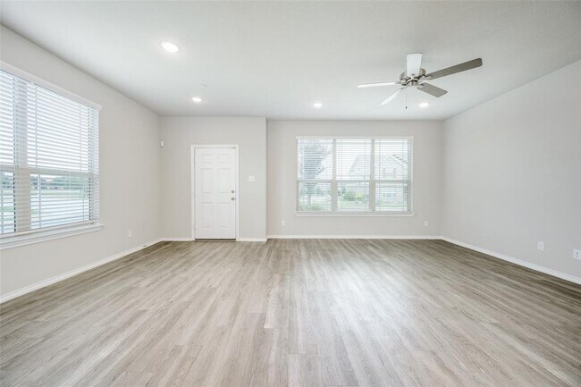 Building Photo - 3537 Brentwood Dr