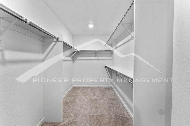Building Photo - Charming Property with 2 Car Garage and Ce...