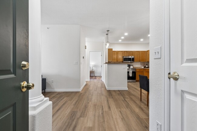 Building Photo - 8456 S Hoyt Way