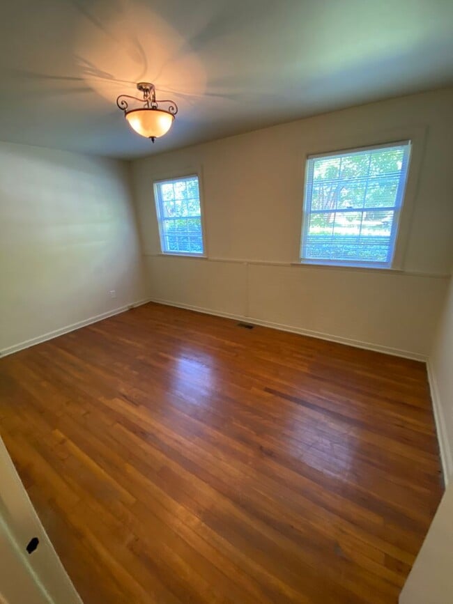 Building Photo - 1092 Nichols Dr