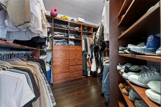 Building Photo - 3598 Yacht Club Dr