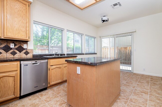 Building Photo - Stunning 2 Story, 3-Bed Home in Folsom’s Desirable Gated Community!