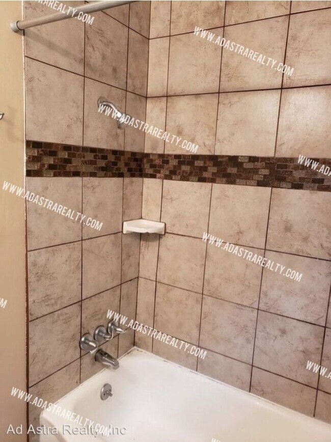 Building Photo - Affordable Raytown Home-Available in AUGUST!!