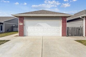 Building Photo - Newer 3 bedroom 2 bath duplex - ***$500 off the first month's rent***