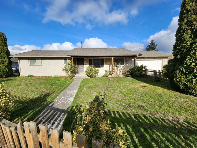 Building Photo - 3 bed 1.5 bath in Sequim