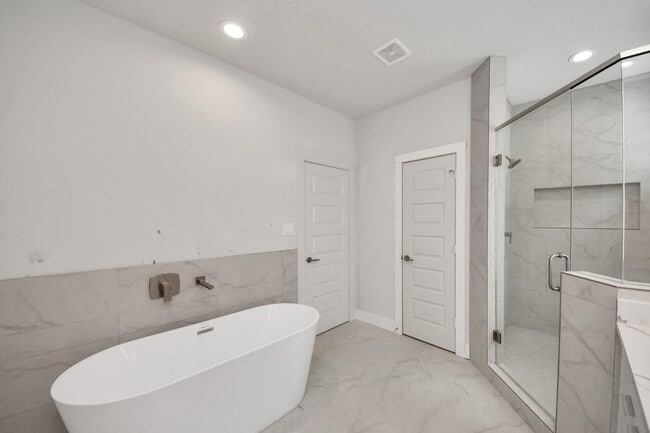 Building Photo - 3004A Ventas Dr