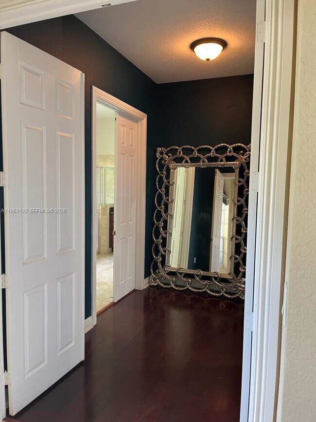 Building Photo - 2750 Jockey Cir