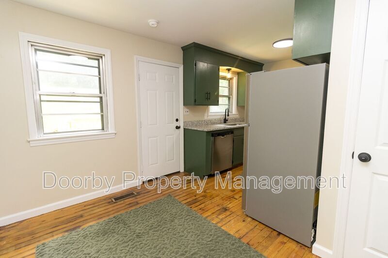 Building Photo - 116 Centro St