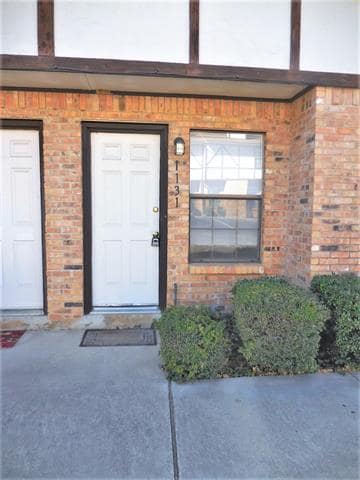 Building Photo - 1131 Dallas Dr