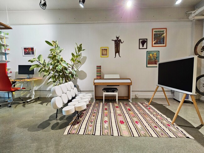 Building Photo - 80 Vine St