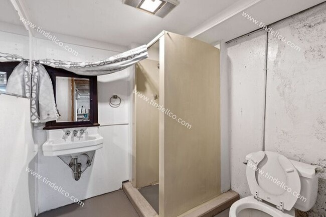 Building Photo - 4 Bedroom, 3 Bathroom Home 3000 + Square feet - A Must See In Abernethy School Boundary