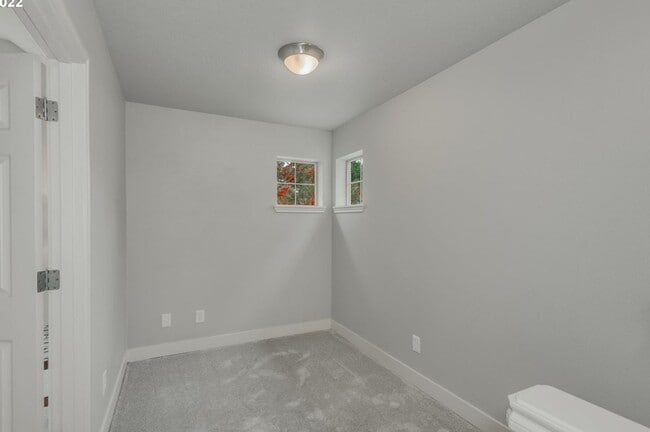 Building Photo - Beautiful Upscale End Unit Townhome with Lots of Updates! Walking Distance to Shopping & More!