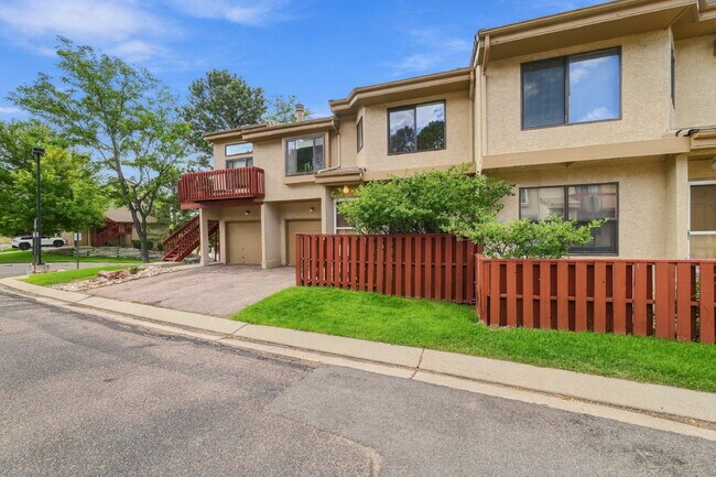 Building Photo - 2027 Bristlecone Dr