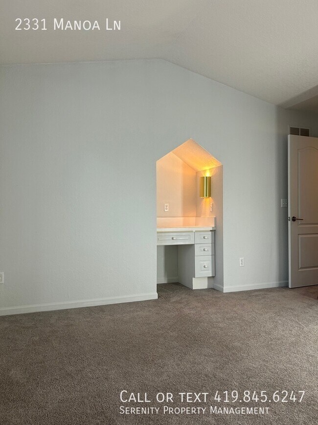 Building Photo - 2331 Manoa Ln N