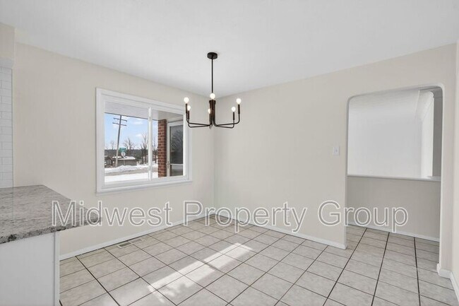 Building Photo - 5165 Westwood Dr