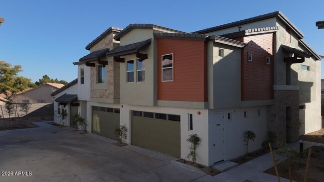 Building Photo - 841 W Pecos Rd