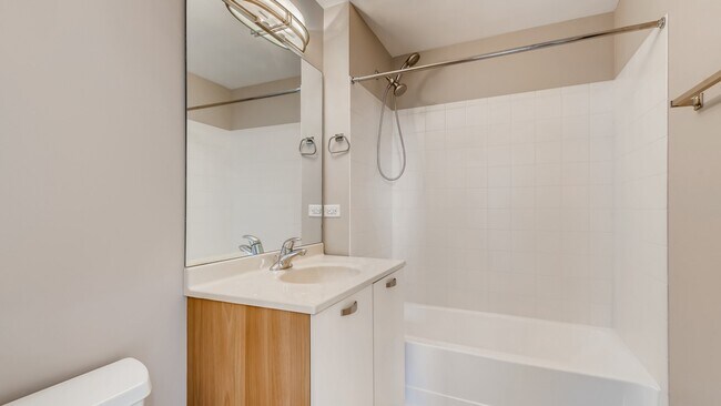 Building Photo - 635 N Dearborn St