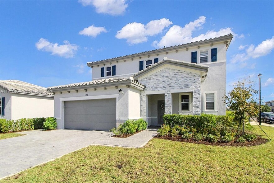 Building Photo - 879 SE 26th Ter