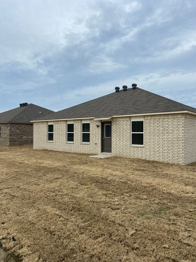 Building Photo - Now Pre-Leasing — Spacious 4-Bed, 2-Bath Home in Conrad Court Available 6/26