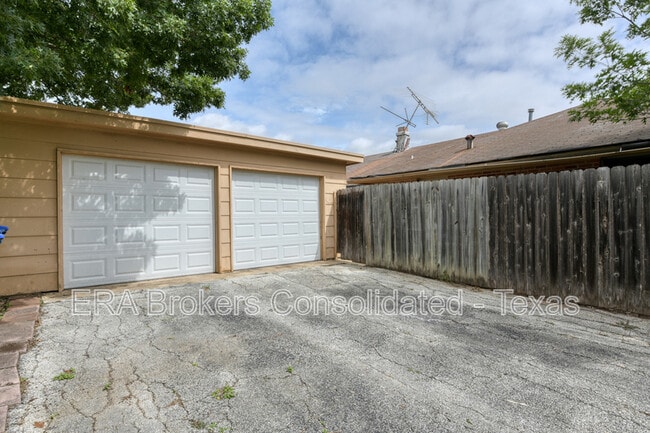 Building Photo - 14301 Brook Hollow Blvd