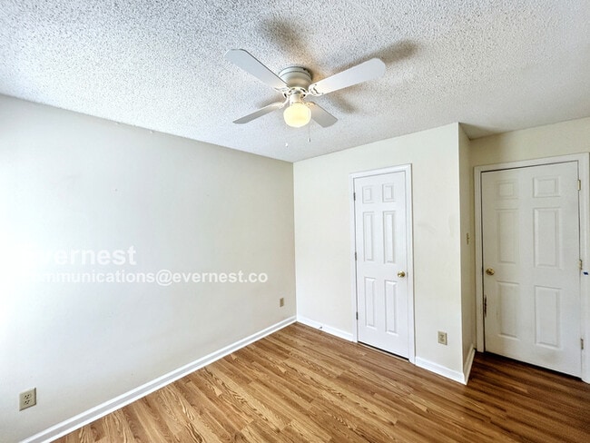 Building Photo - 9299 Grove Manor Dr