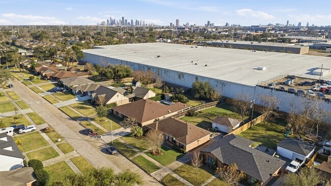 Building Photo - 2310 Droxford Dr