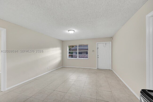 Building Photo - 2610 Riverland Dr