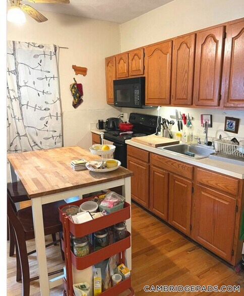 Primary Photo - 122 Berkshire St