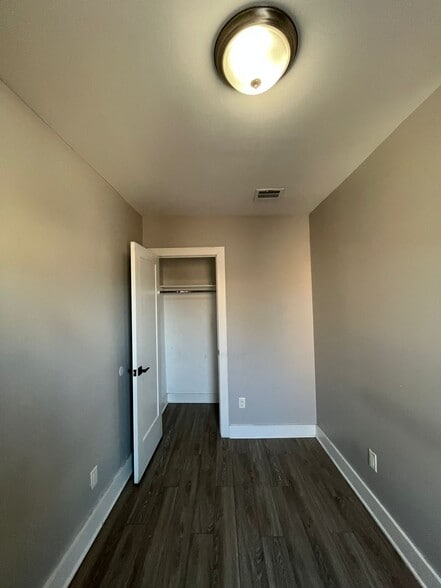 Building Photo - 26 Yale Ave