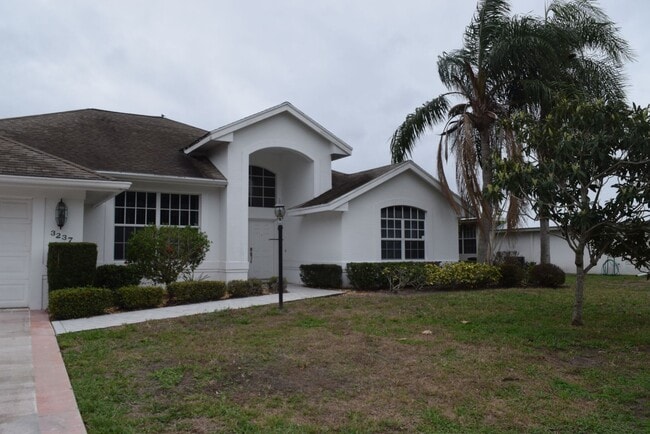 Building Photo - Fully furnished 3 bedroom 3 Bath POOL home in Sandpiper Bay