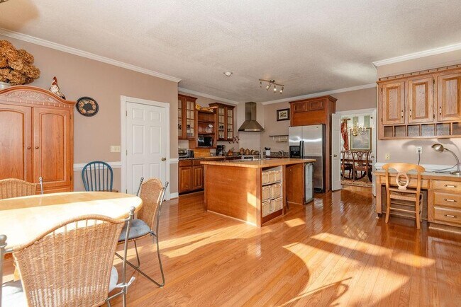 Building Photo - 10315 Crescent Ridge Dr