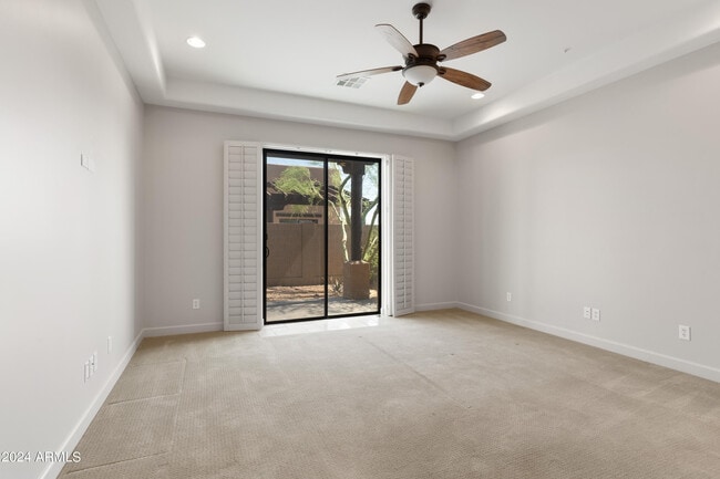Building Photo - 5559 E El Sendero Dr