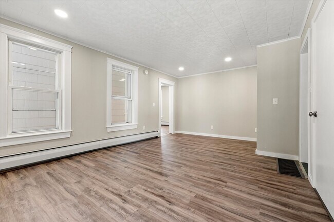 Building Photo - 378 S Mammoth Rd