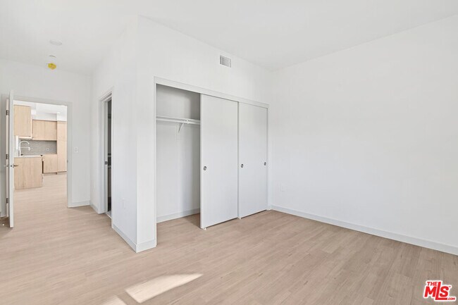 Building Photo - 2521 S Orange Dr