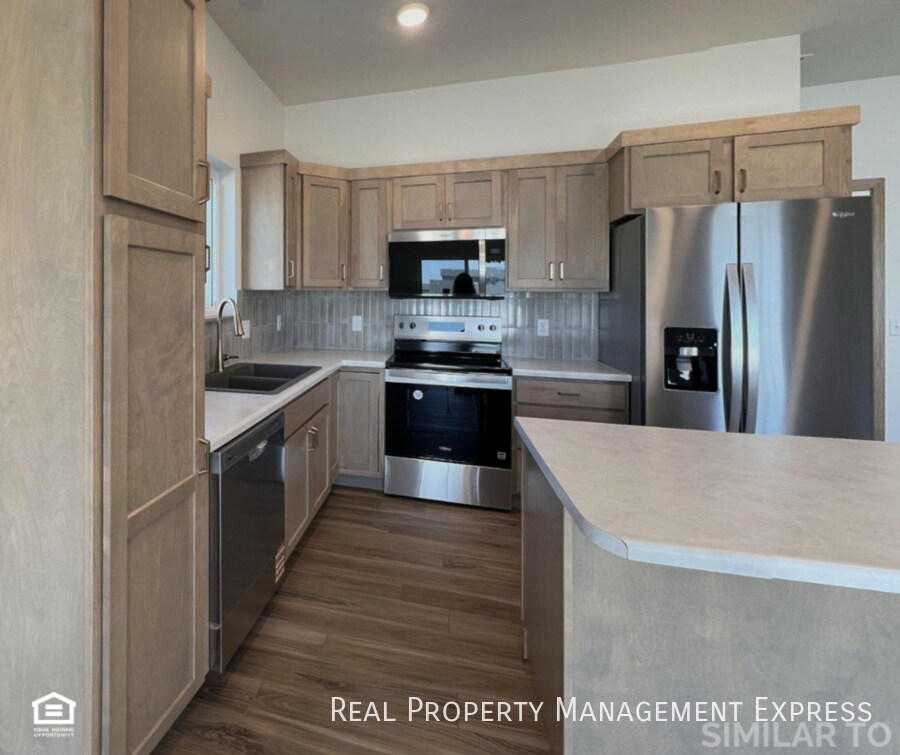 Building Photo - Awesome Layout with Yard Maintenance Inclu...