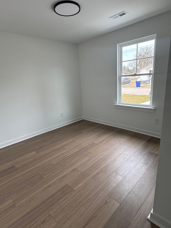 Building Photo - 518 Crump St