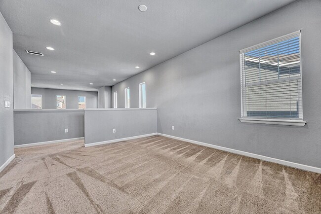 Building Photo - $2,950.00 - 3 Bedrooms, 2.5 Bathrooms, Single Family Home in Circle Rock with Cozy Fireplace!