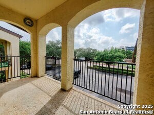 Building Photo - 8702 Village Dr