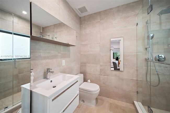 Building Photo - 1117 Alfonso Ave