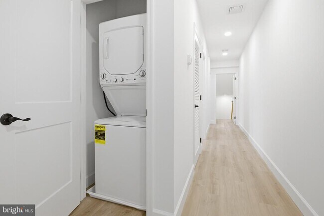 Building Photo - 100 W Front St