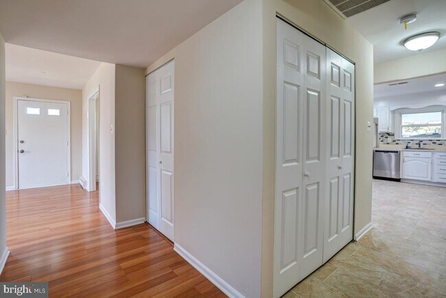 Building Photo - 504 S Harrison Rd