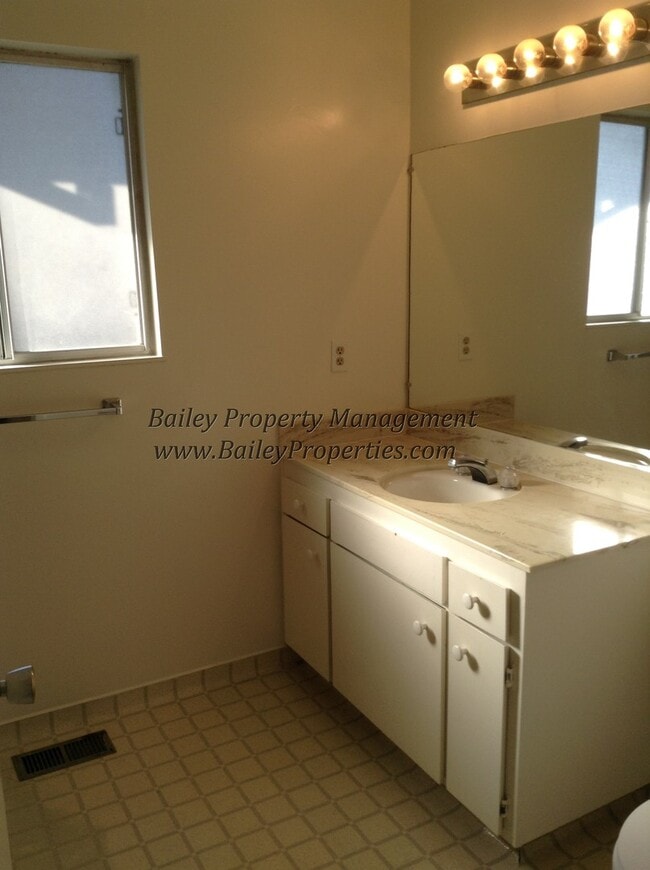 Building Photo - Spacious Seascape Condo